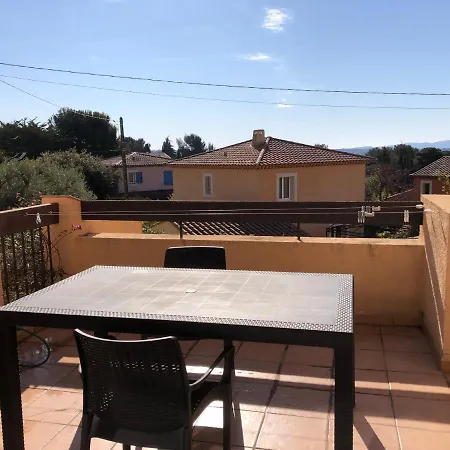 Le Mi-hauteur Apartament